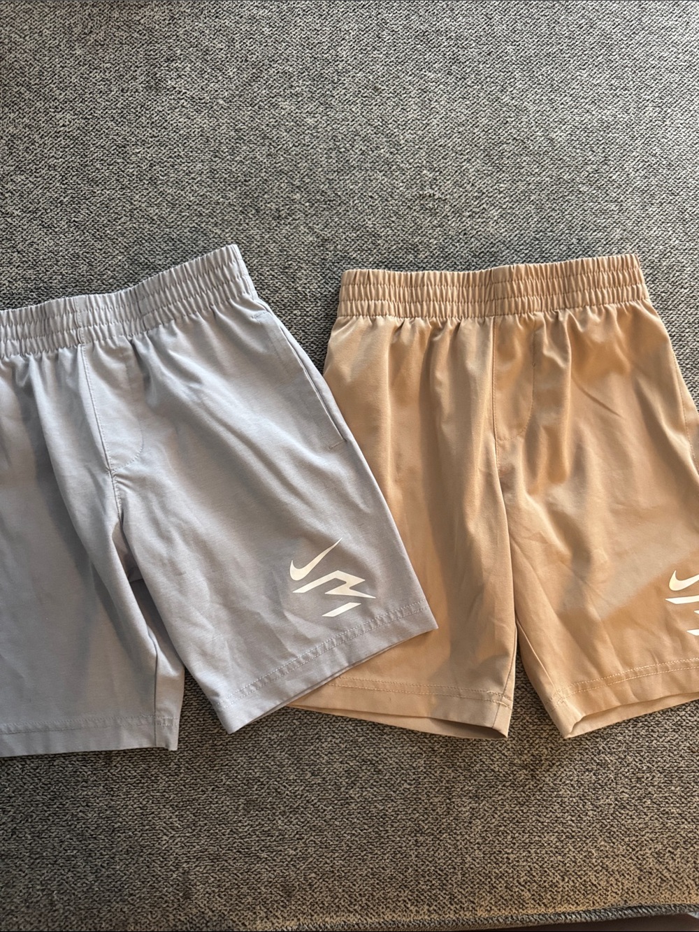Nike Boys Athletic Shorts in Light Gray and Tan Boys Size 6